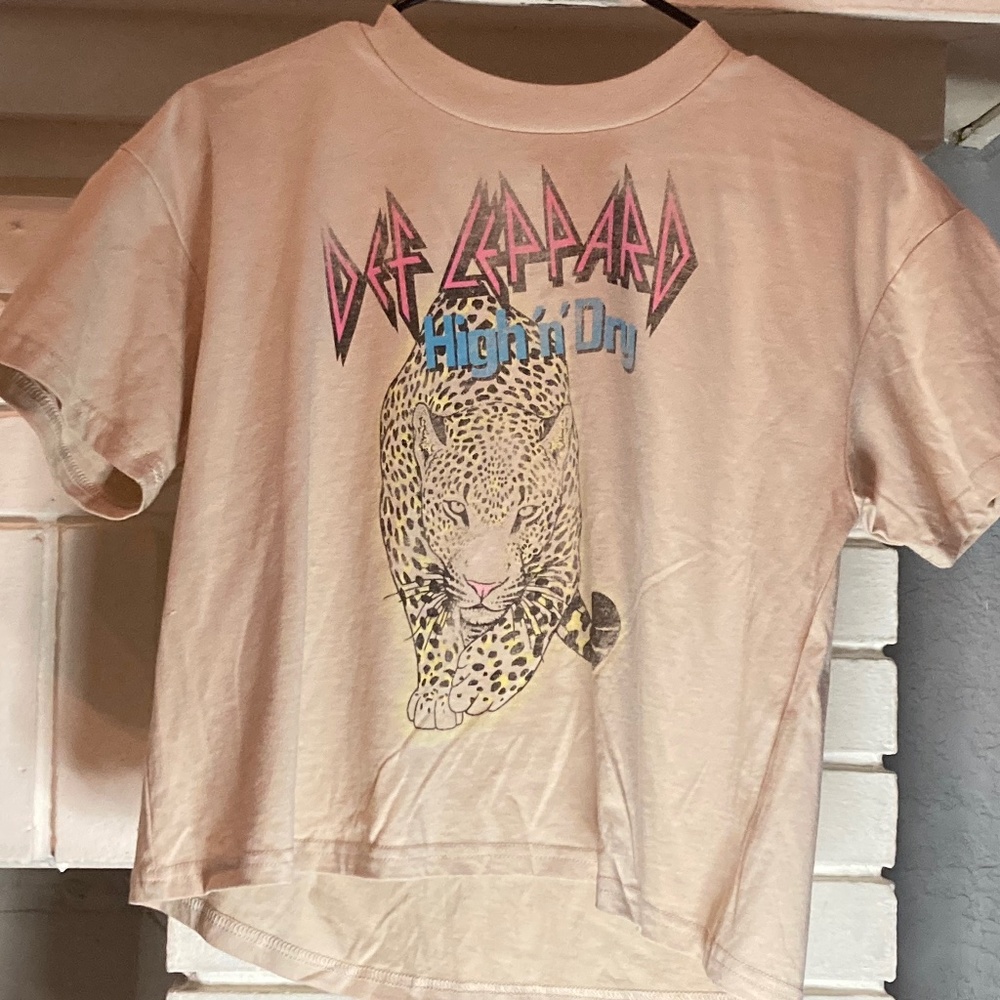 Boyfriend Def Leppard High n’ Dry Tee Top Band Shirt Cream Blue Pink